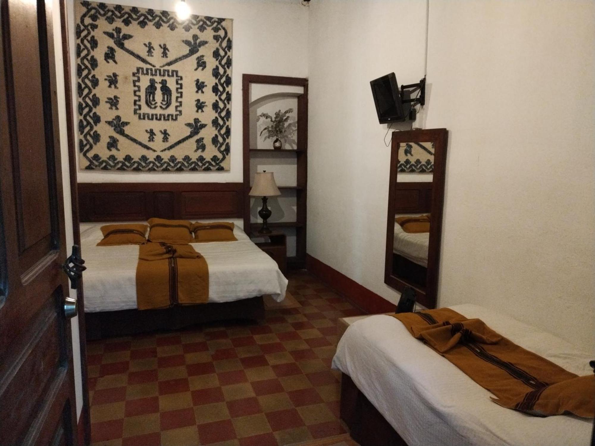 Hotel Casa Chapultepec Coban Exterior photo